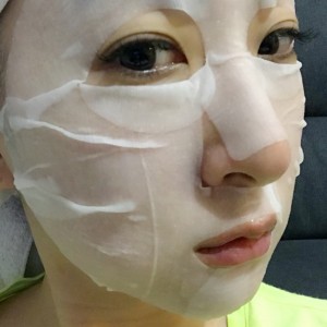 毛穴の奥に潤いを届けるシートマスクでつるつる肌に