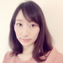 低刺激のクレンジングとドクターズコスメで、陶器肌に！【すっぴん女子#42】