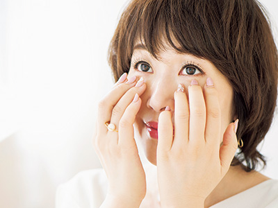 メイクの上からできる目元の乾燥ケア