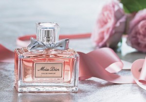 性別問わず愛される「Dior ミスディオール オードゥパルファム」の香りの秘密 | 美的.com