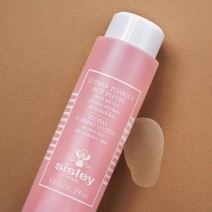 毛穴にキメ、角質ケアまで化粧水で！おすすめ収れんローション｜チャート付き