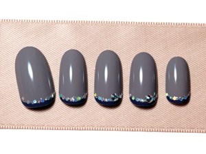 06_graycolornail