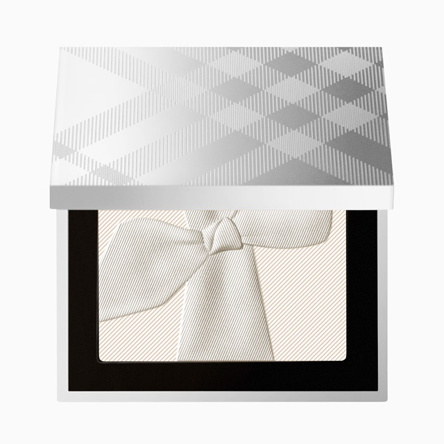 バーバリー シルバーシマー イルミネイティングパウダー