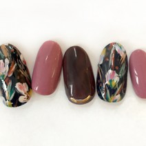 女っぷり倍増ネイルは…秋色×フラワー柄で大人フェミニンに【365日ネイル】