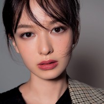 “ダークグレーeye”のベースにはあの定番色！H&M河北裕介流、大人っぽメイク
