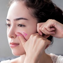 1分半の“ながらほぐし”で顔立ちが変わる！ スキンケアのついでにできるほぐし術