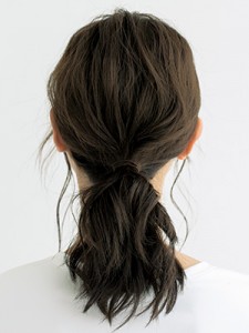おしゃれポニーテールは後れ毛がポイント 高めポニーやミディアムヘア向けスタイルをご紹介 美的 Com おしゃれポニーテールは後れ毛がポイント 高めポニーやミディアムヘア向けスタイルをご紹介 美的 Com