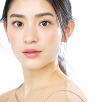肌のくすみが老け顔の元凶！目指すはくすみのない透明美肌…おすすめ化粧品＆食べ物