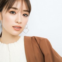 オフィスメイクにもおすすめ！ブラウンアイシャドウ×ベージュリップで作るトレンド顔