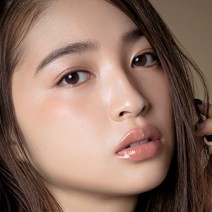 顔タイプ別！ 丸顔さんが大人カッコいい系の雰囲気を叶えるならオレンジベージュチークを選ぶべし！