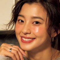 忘年会は男女ウケ◎の高めツヤチークを仕込んでHAPPYフェースに変身♪