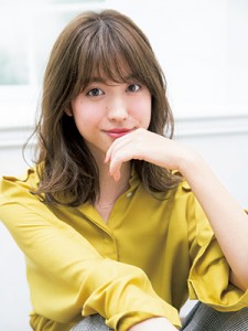 絶妙に計算された隙間や毛流れでさり気なくおでこ見せ