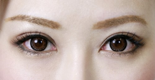 太眉ブームだけど…残念！急増する「眉盛り過ぎ女子」のNG4つ