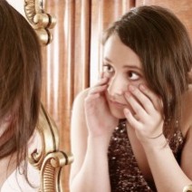 見た目年齢を若返らせる「目元用下地」のスゴイ実力【前編】