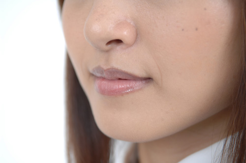 今すぐやめて！ドス黒～く「唇がくすんじゃう」NG習慣4つ