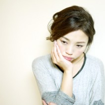 白髪とはもうサラバ！若々しい黒髪維持のために摂るべき食べ物