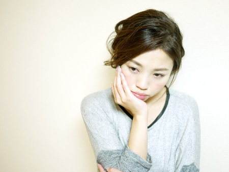 白髪とはもうサラバ！若々しい黒髪維持のために摂るべき食べ物