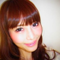 外出先でもOKなスゴ技！「ふんわり前髪」が簡単に作れるお直し術