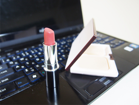 驚愕のメイク時間の実態！働き女子への解決策はファンデーション選び!?