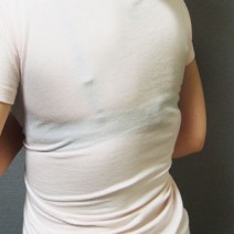 残念すぎる後姿！「背中のボンレス肉」がたっぷりつくNG習慣