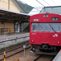 毎日だからヤバッ！「下半身デブに直結」する電車でのNGな立ち方