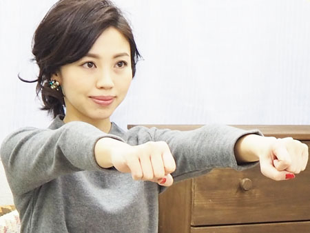 最強の1分朝活！肩甲骨ストレッチで「1日中脂肪が燃えやすい体」に