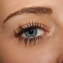 目が驚くほど「小さく見える」悲劇…！やりがち残念アイメイク4選