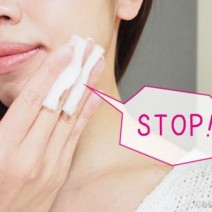 まさかの逆効果！「メイクを落とさず寝た翌朝」絶対NGなケア3つ
