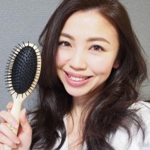 中村アンに神崎恵…「ゆる巻き脱力ヘア」はブラシ使いでほら！イイ感じ