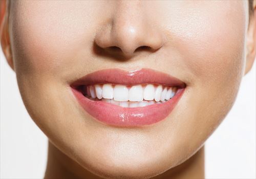 真っ白な歯の正体は 歯科医が語る ハリウッドスマイル の真実 美的 Com