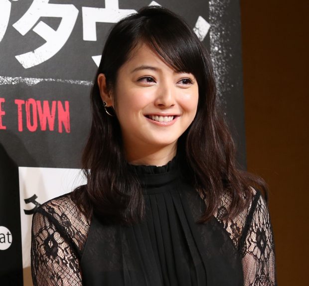 佐々木希に高橋愛がお手本 短い首のタートルおブス にならない3テク 美的 Com