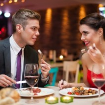 ゲッ…まさかそこ？食事中「髪を触るvs.残す」男がより許せないのは