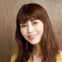 いつもの服が高見え！プロが伝授「カジュアル服×メイク」正解バランス
