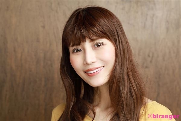 いつもの服が高見え！プロが伝授「カジュアル服×メイク」正解バランス
