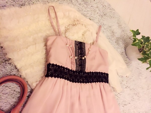 30歳すぎたらヤメて！イタい若作りと思われる「結婚式のゲスト服」