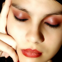 出たっ…「不自然アイメイク女子」！30才過ぎたら危険な目元3例