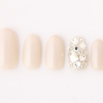 ブライダルネイルデザイン19選｜シンプル・色別・和装ネイルデザインまとめ