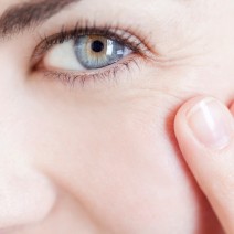別名…カラスの足跡！くっきり「目尻のシワ」を薄くする簡単ケア3つ