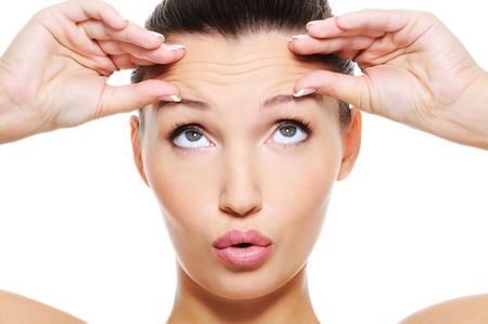 OVER35の消えない悩み！「眉間と額のシワ」誤魔化しテク3つ