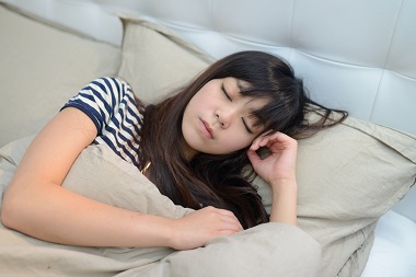 夜にすごい効果を発揮！プロも愛用する「プチプラ夜コスメ」3選