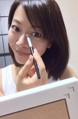 派手顔の人必見！「優しい印象のモテ顔」になるポイントメイク術