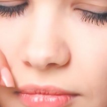 角栓ゴッソリ！鼻の黒いボツボツを「綿棒とオイル」で簡単オフする技