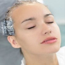 毛が緑に変色？スタイリストが指摘「自分で白髪染め」2つの要注意