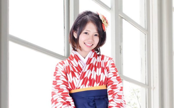 普段メイクじゃ台無し！卒業式の袴に似合うのは「華やか血色メイク」