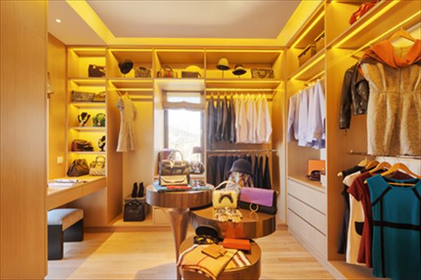 えっ…ハンガー収納NGな服も？「かさばる冬もの」賢い保管テク3つ