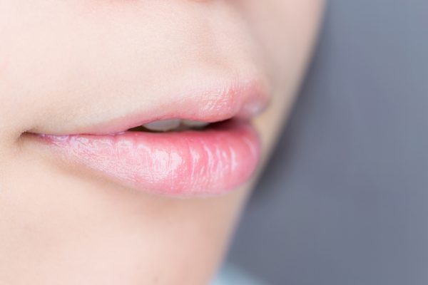 歯の黄ばみより！美人でも「残念度が高まる女性の口元」1位は…