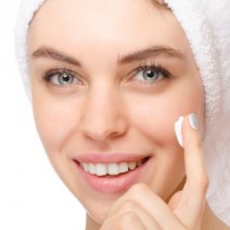 ほうれい線も…塗らなきゃ損!? 「アイクリーム」時短美容家の活用術3つ