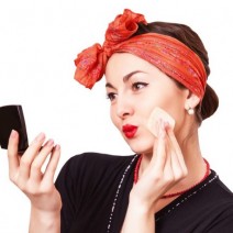 皮脂・汗の季節こそ「パウダーファンデ」！メイクを崩さないコツ3つ