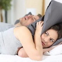 鼻をつまむのはアリ？医師に直撃「いびきのウソorホント」7つの疑問