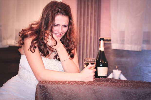 飲み会と「生理」がバッティング！女性が知っておきたい注意点4つ